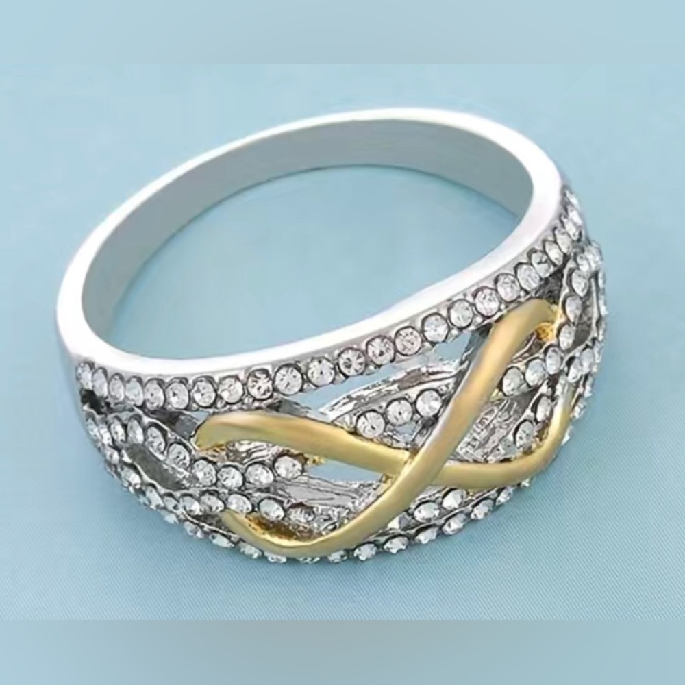 💎 Ladies Two Tone Infinity Design Ring Size 8 New - Picture 4 of 4